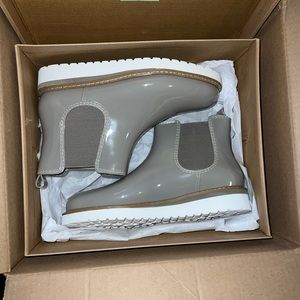 Steve Madden - Puddles Light Grey Size 9